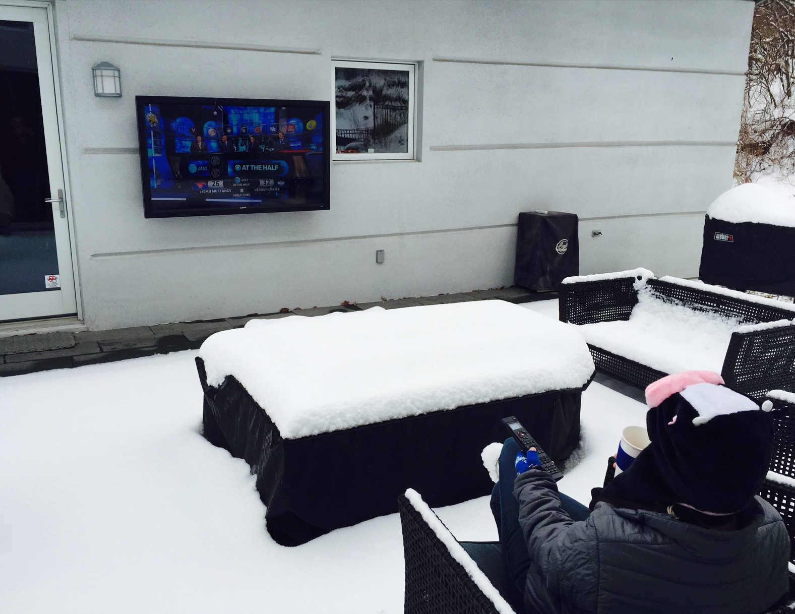 SunBriteTV Pro Series Full Sun 1080p Outdoor TV