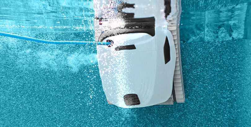 EP-Explorer-E50_Environment_Underwater_Wall-Waterline_2020-0441589-branded_WEB